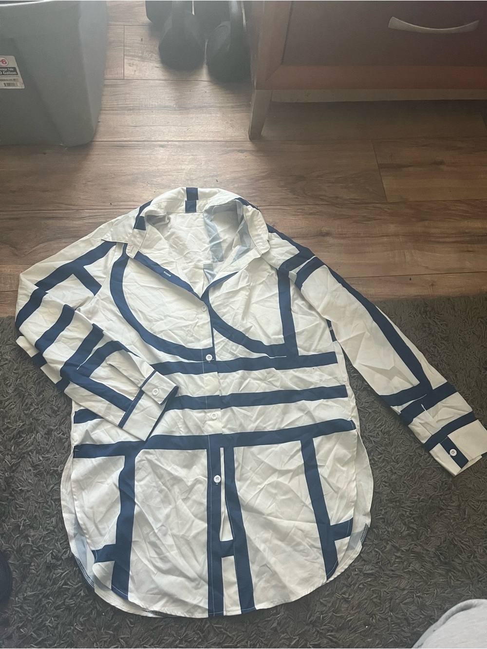 Unique Blouse - Picture 2 of 4